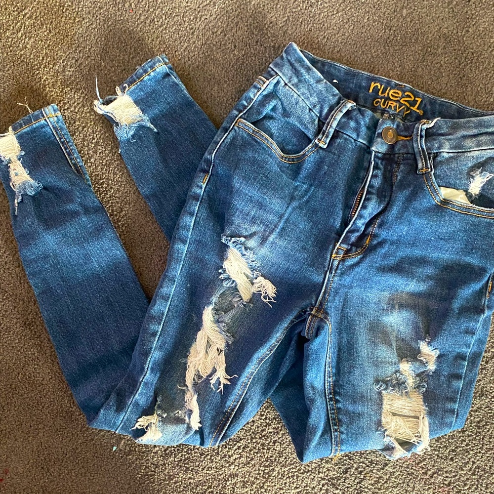 ripped blue jeans !!